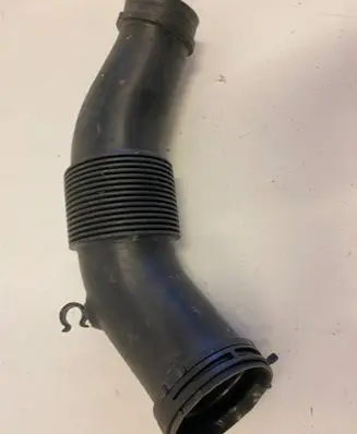 Volkswagen Touareg II Air intake hose/pipe 7P0129627B