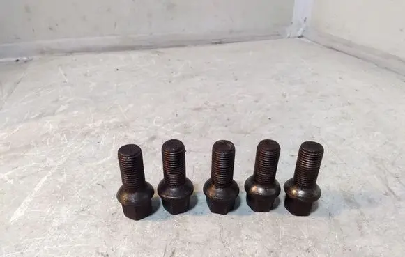 Nuts/bolts