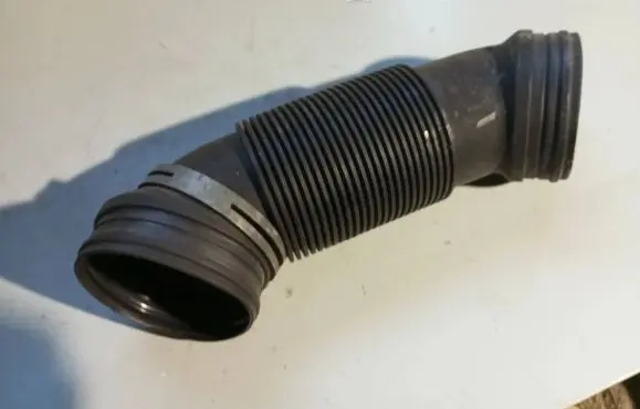Skoda Octavia Mk2 (1Z) Air intake hose/pipe 1K0129684L