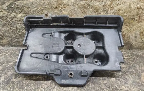 Volkswagen Golf IV Battery tray 1J0915333