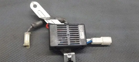Lexus IS 220D-250-350 Antenna control unit 05370
