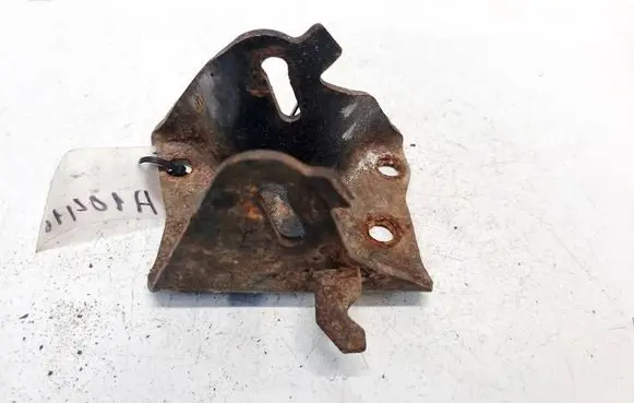 Engine mounting bracket