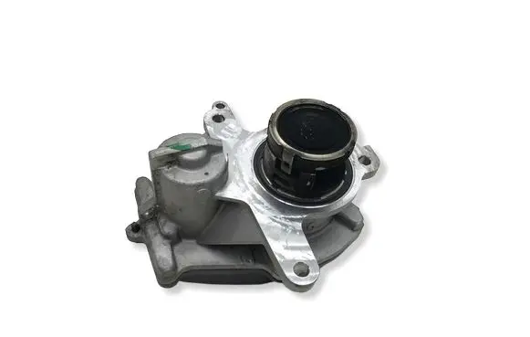 Volkswagen Tiguan EGR valve 05L131501N