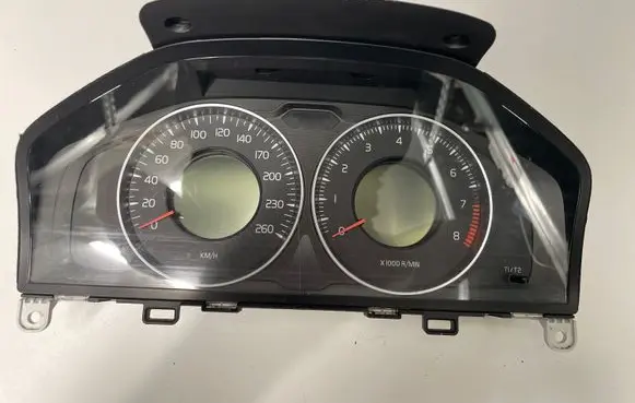 Volvo V70 Speedometer (instrument cluster) 31343322AA 69799550U 36001833