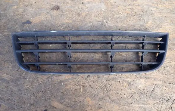 Volkswagen Polo IV 9N3 Front bumper lower grill 