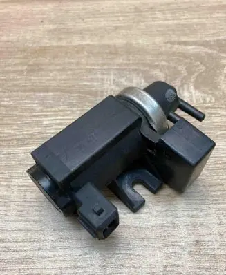 BMW 7 E65 E66 Turbo solenoid valve 7796634 700579