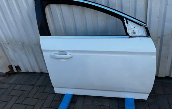 Ford Mondeo MK IV Front door