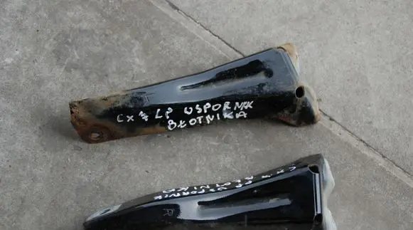 Mazda CX-7 Fender mounting bracket 173KM