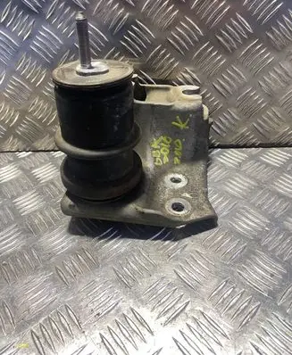 Subaru Outback (BS) Engine mount bracket