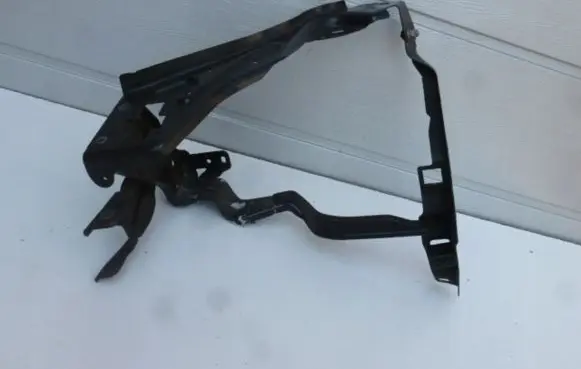 Mercedes-Benz C W204 Headlight/headlamp mounting bracket