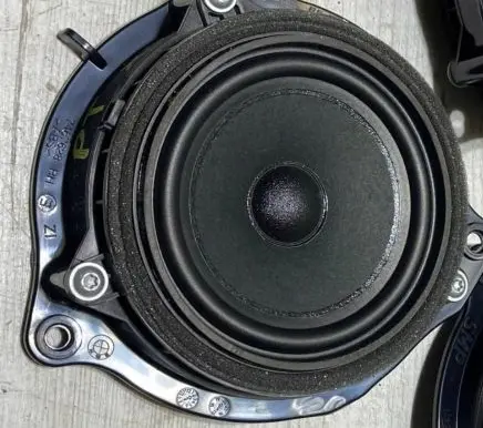 Front door high frequency speaker