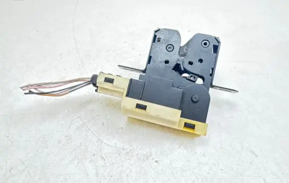 Renault Scenic I Tailgate/trunk/boot lock/catch/latch 7700430941 8200000894