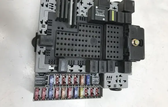 Volvo V70 Fuse module