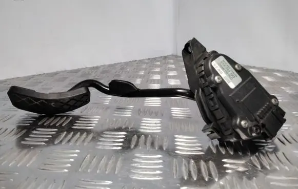 Volkswagen PASSAT B5.5 Accelerator throttle pedal 8E2721523