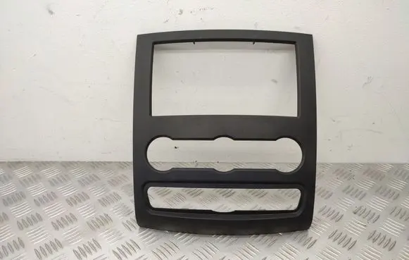 Radio/GPS head unit trim