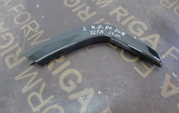 Peugeot 208 Other front door trim element 9676395077