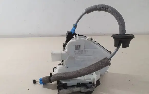 Audi Q2 - Rear door lock 4G0839015J
