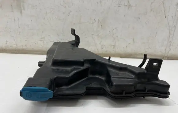 Audi A4 S4 B9 Windshield washer fluid reservoir/tank 8W0955451