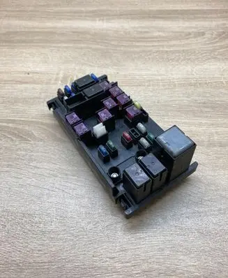 Subaru Forester SH Fuse module 82241SC020PD MB100200B