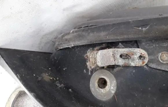 Chrysler Vision Rear door check strap stopper