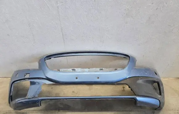 Volvo V40 Front bumper 31353310