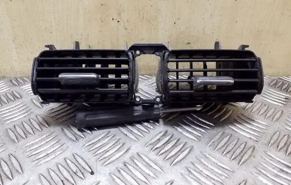 Honda CR-V Dash center air vent grill 77250S9AA0130