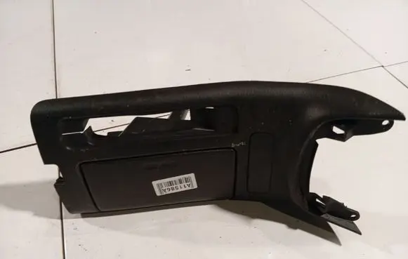 Toyota Avensis T250 Glove box