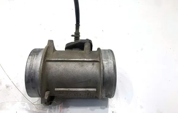 Volkswagen PASSAT B5.5 Mass air flow meter 059906461M