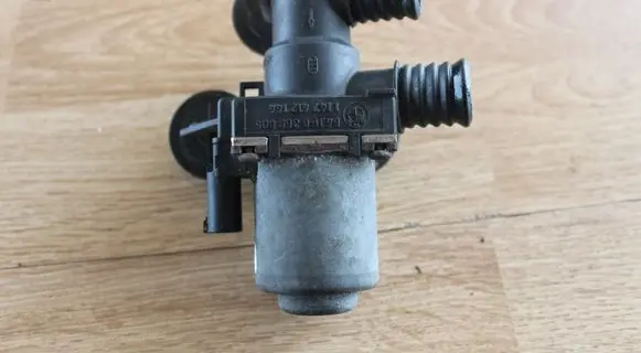 BMW 3 E46 Coolant heater control valve 8369805