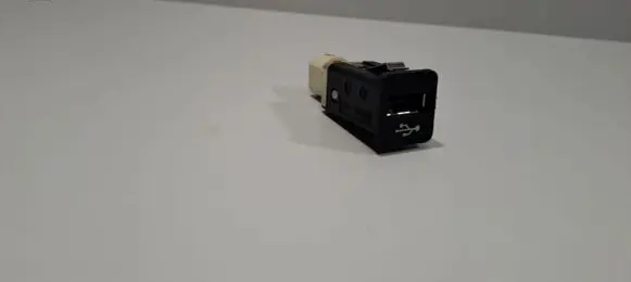 BMW 5 F10 F11 USB socket connector 916719601