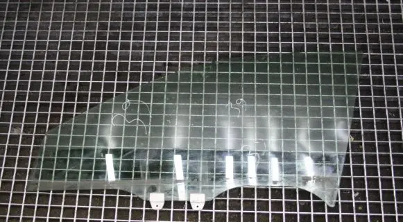 Honda Accord Front door window glass four-door