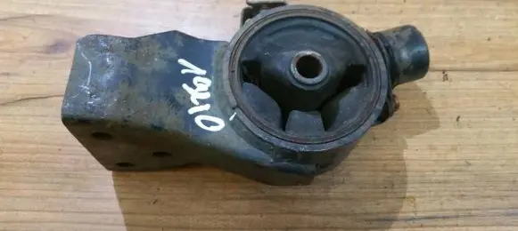 Mitsubishi Lancer Engine mount bracket