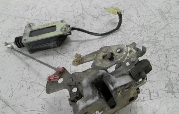 KIA Sportage Rear door lock 