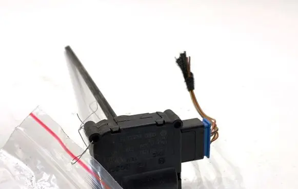 Audi Q7 4L Air flap motor/actuator 0132801379