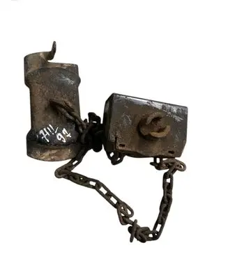 Toyota Hilux (AN10, AN20, AN30) Spare wheel mounting bracket 