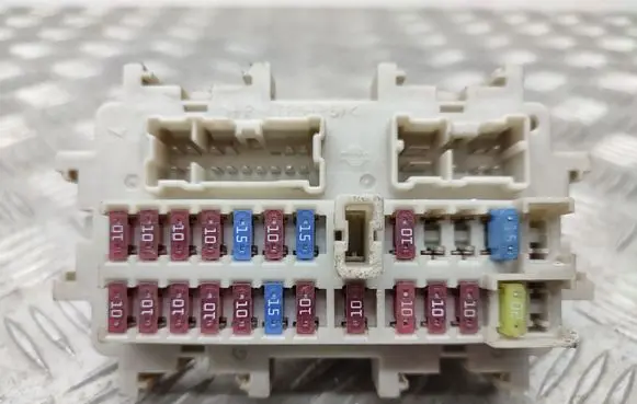 Nissan Pathfinder R51 Fuse module 3962EA00A