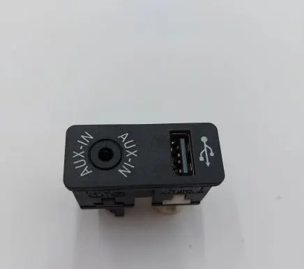 Mini Cooper Countryman R60 USB socket connector 84109229246
