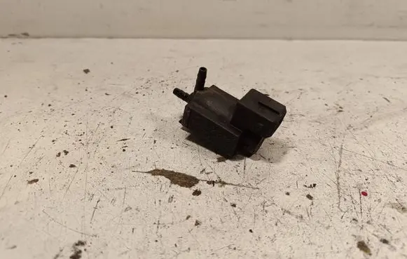 BMW 7 F01 F02 F03 F04 Vacuum valve 7810831