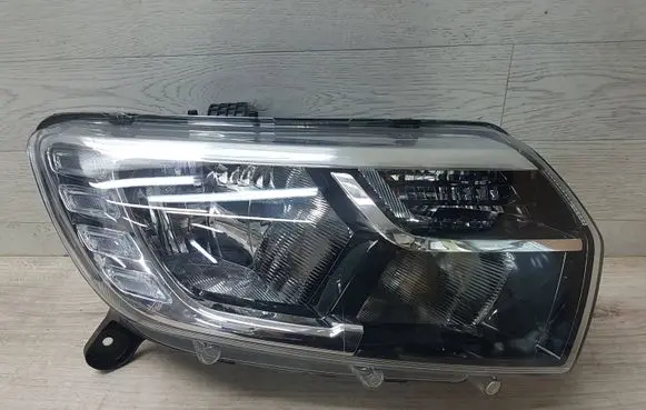 Dacia Sandero II Headlight/headlamp 260100697R