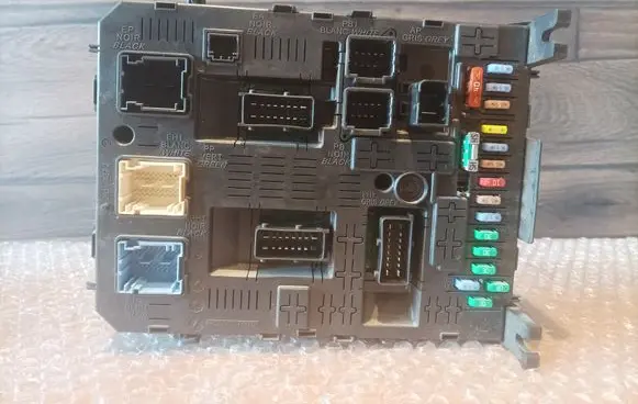 Peugeot Expert Fuse module 281197595 966405878001 281208364