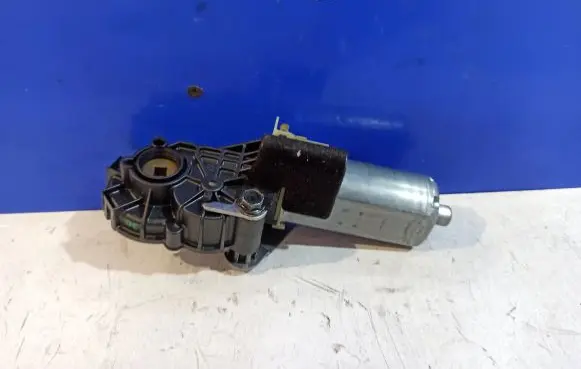 Volvo S80 Seat adjustment motor 8621413 0390203248