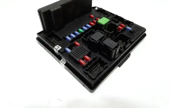 Nissan Qashqai Fuse module 284B7BB02C 522792F04 4647098995