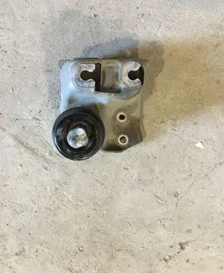 Subaru Legacy Engine mounting bracket 1404233122
