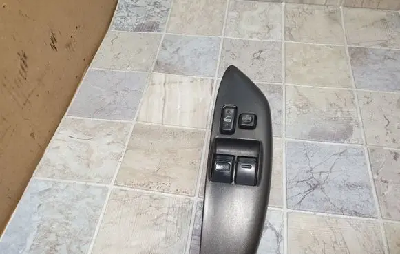 Toyota Yaris Electric window control switch 0113R93