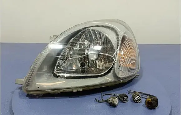 Toyota Yaris Verso Headlight/headlamp 0821211A2L