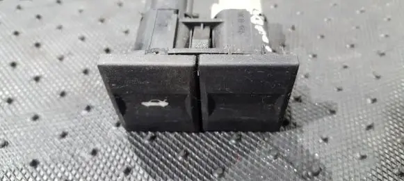 Tailgate opening switch