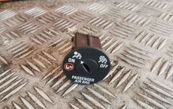 Opel Meriva B Passenger airbag on/off switch 13577258