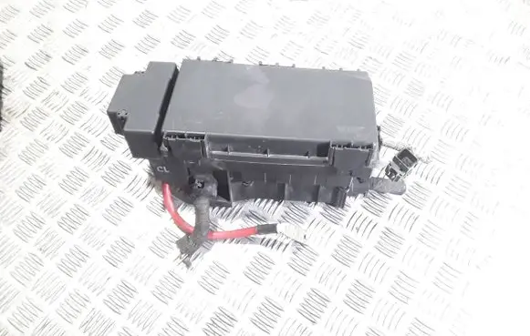 Opel Zafira B Fuse module 13206747