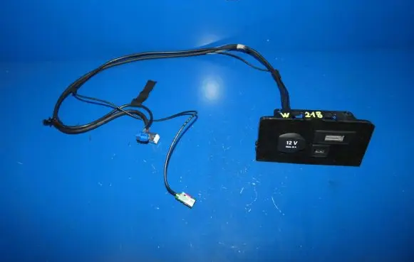 Mercedes-Benz CLS C218 X218 USB socket connector 