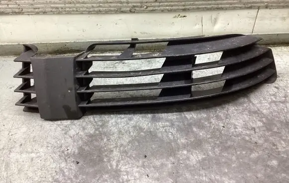 Volkswagen PASSAT B5.5 Front bumper lower grill 3B0853666H